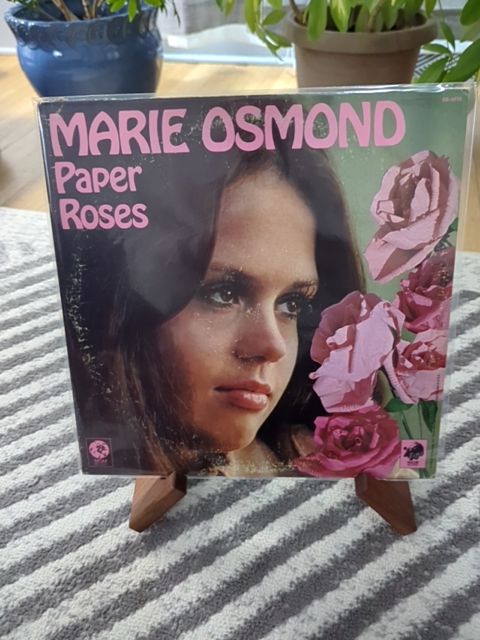 Marie Osmond paper roses