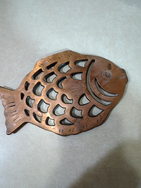 Fish trivet