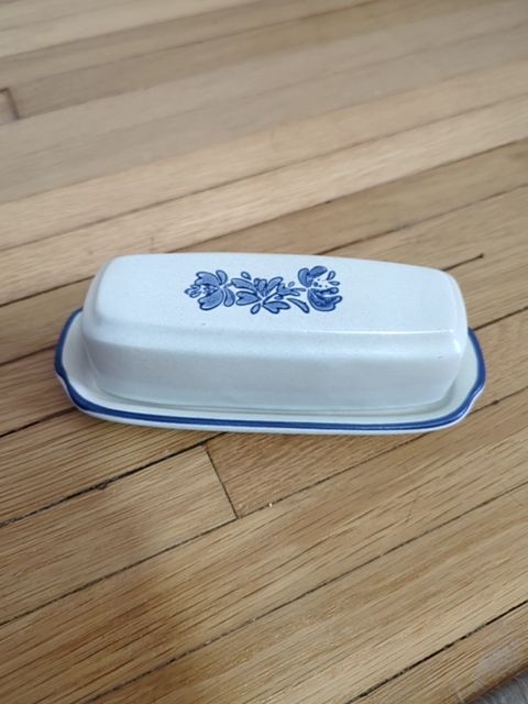 Pfaltzgraff Yorktowne stoneware butter dish