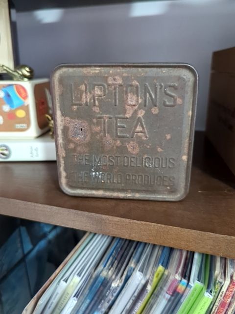 Lipton tea tin
