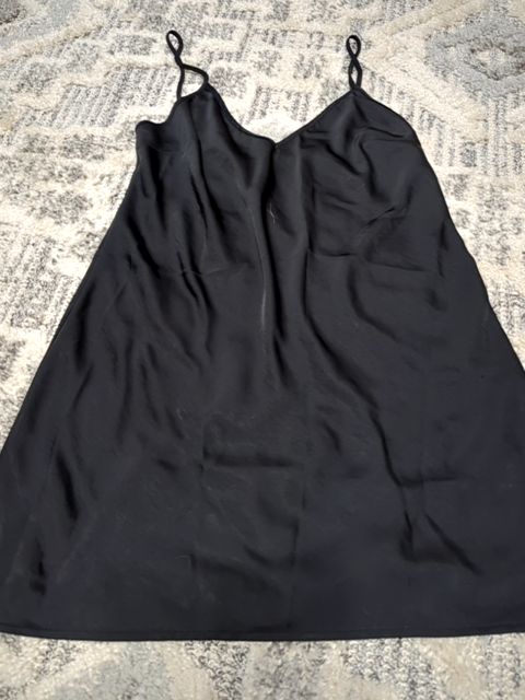 Modern Clothing A new day black slip dress, S