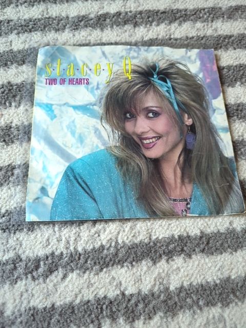 Vinyl Stacy Q two of hearts, 45.