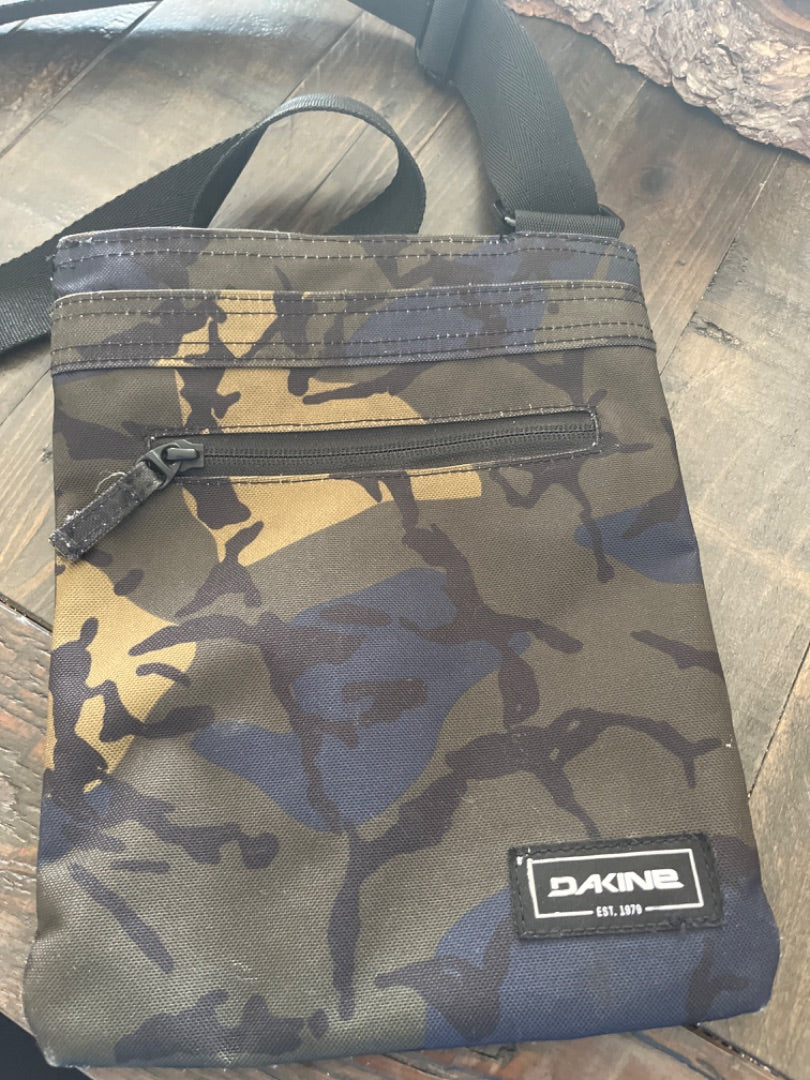 Camo Dakine Purse