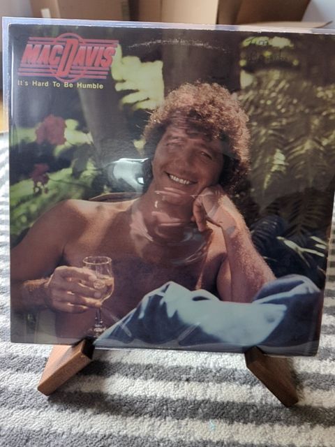 Vinyl Mac Davis it's hard to be humble