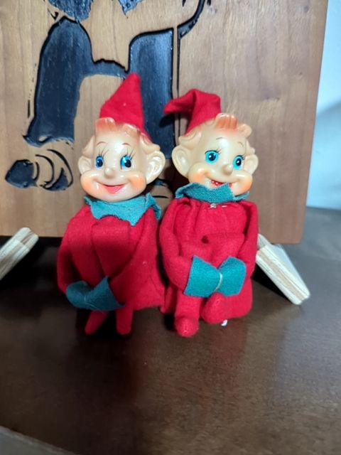 Vintage Knee Hug Elf