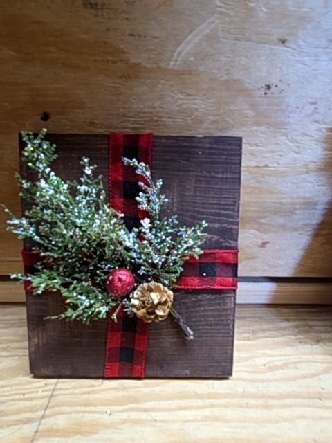 Small Town Shop Wooden Present Leaner