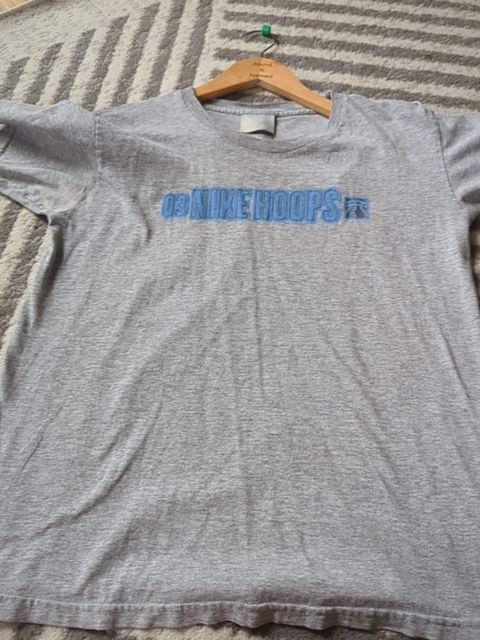 Y2k Nike tee, L