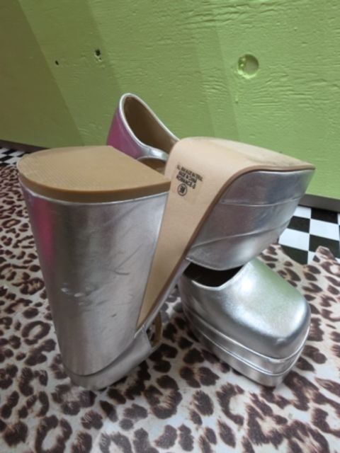 Silver Pixie Slits Shoes, 9