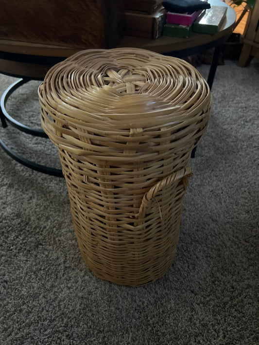 Lt brown  Tall Basket w/ lid