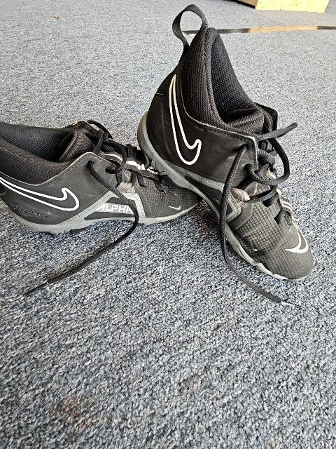 Black Nike Mens shoes, 7.5