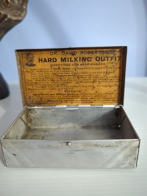 Tin Milking Outfit