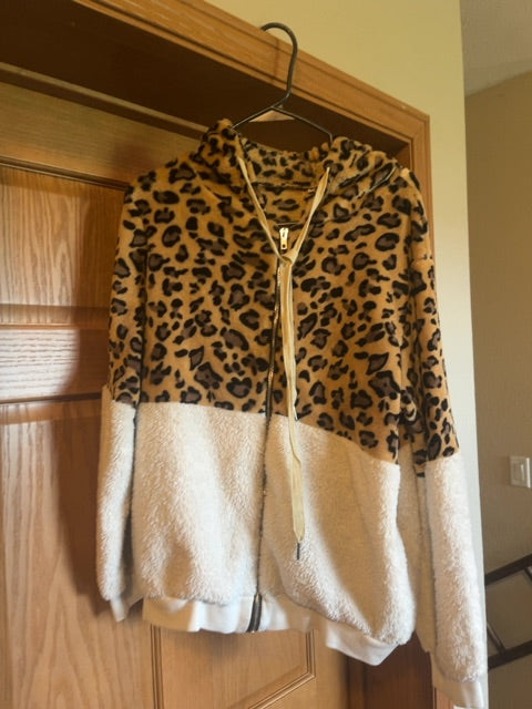 Cheetah  Hoodie sweater-, Medium