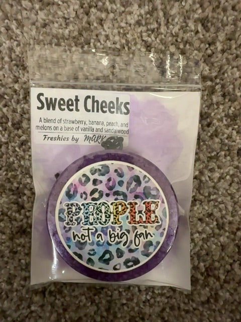 People Sweet Cheeks Freshie, Round