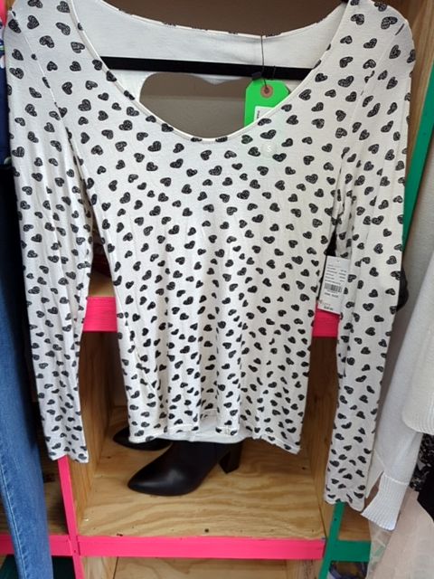 Modern Clothing NWT Kiera Heart cut out Top, S