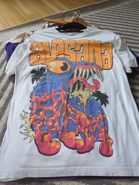 Alesana tee, M