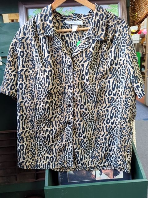 Vintage Clothing Leopard button up, M/L