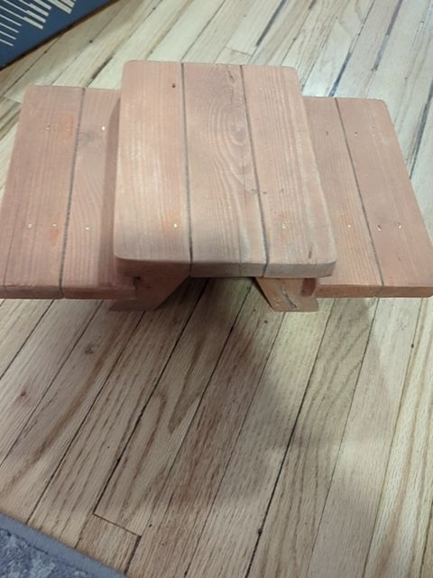 Mini picnic table