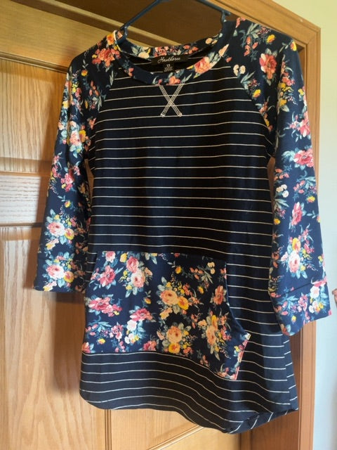 Navy w/Flower sleeves Hawthorne Shirt, Xs