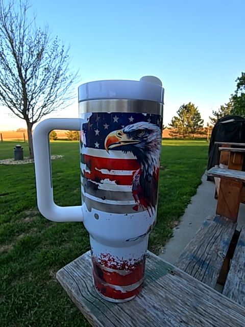 Tumbler Bald Eagle with American flag, 40 oz