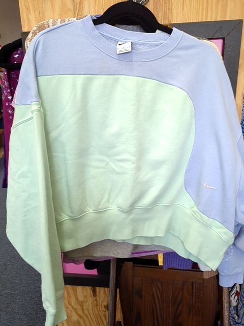 Modern Clothing Nike Sweatshirt, M